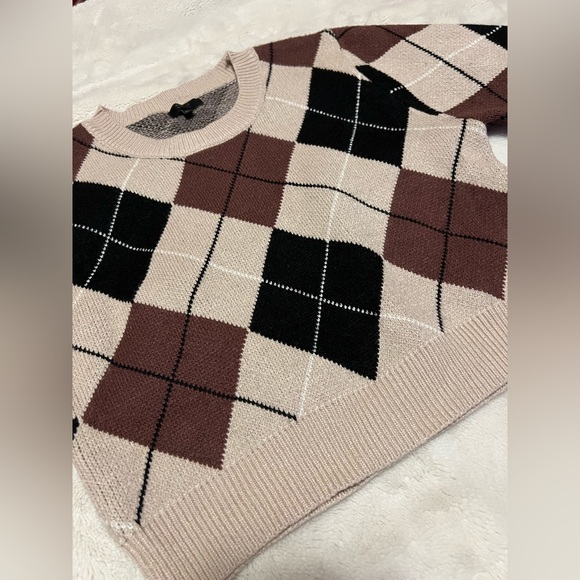 4/$20 - Cropped argyle sweater women’s size M/L (fits like women’s xs/s!!) - Picture 11 of 11